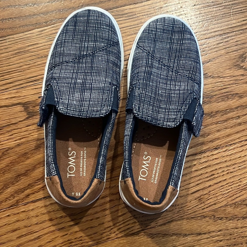 NWOT TOMS, toddler 11